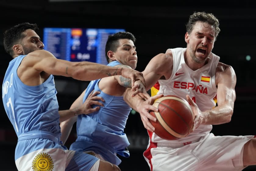 Spain&#39;s Pau Gasol, right, fights for a rebound with Argentina&#39;s Facundo Campazzo, left, and Gabriel Deck.