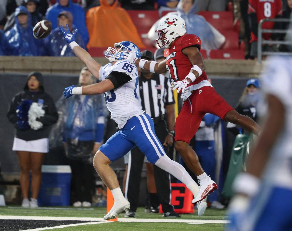 Duke’s Jeremiah Hasley (85) was unable to haul in a pass against U of L’s Devin Neal (27) during their game in Louisville this season. Neal, a transfer from Baylor who played high school football in Lexington, has had a breakout campaign.