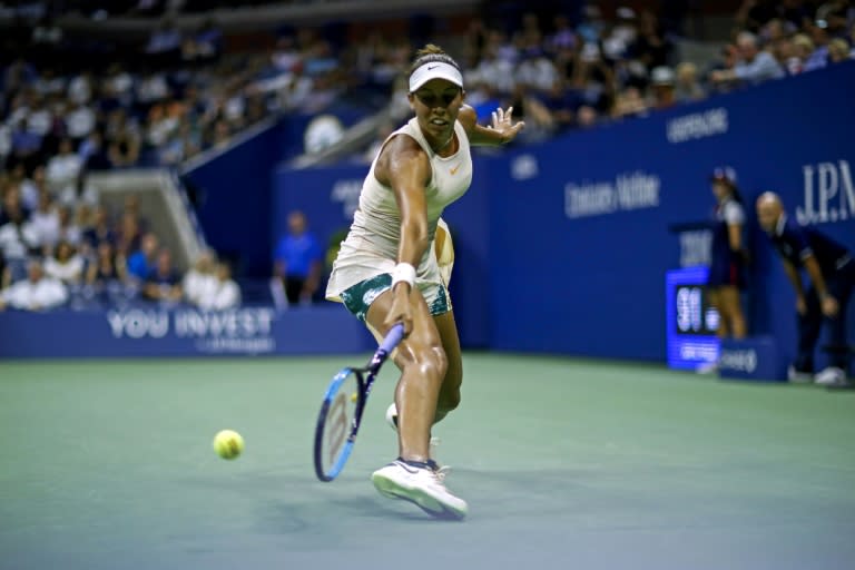 Madison Keys returns to the US Open semi-finals with a victory over Spain's Carla Suarez Navarro