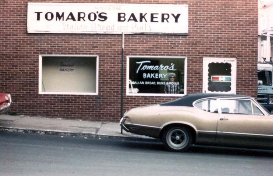 <p>TomarosBakery/Facebook</p>