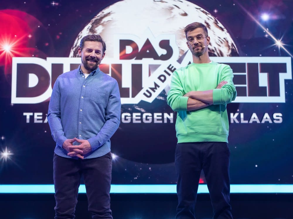 Schicken Promis um den Globus: Klaas Heufer-Umlauf und Joko Winterscheidt (re.). (Bild: ProSieben / Benedikt Müller)