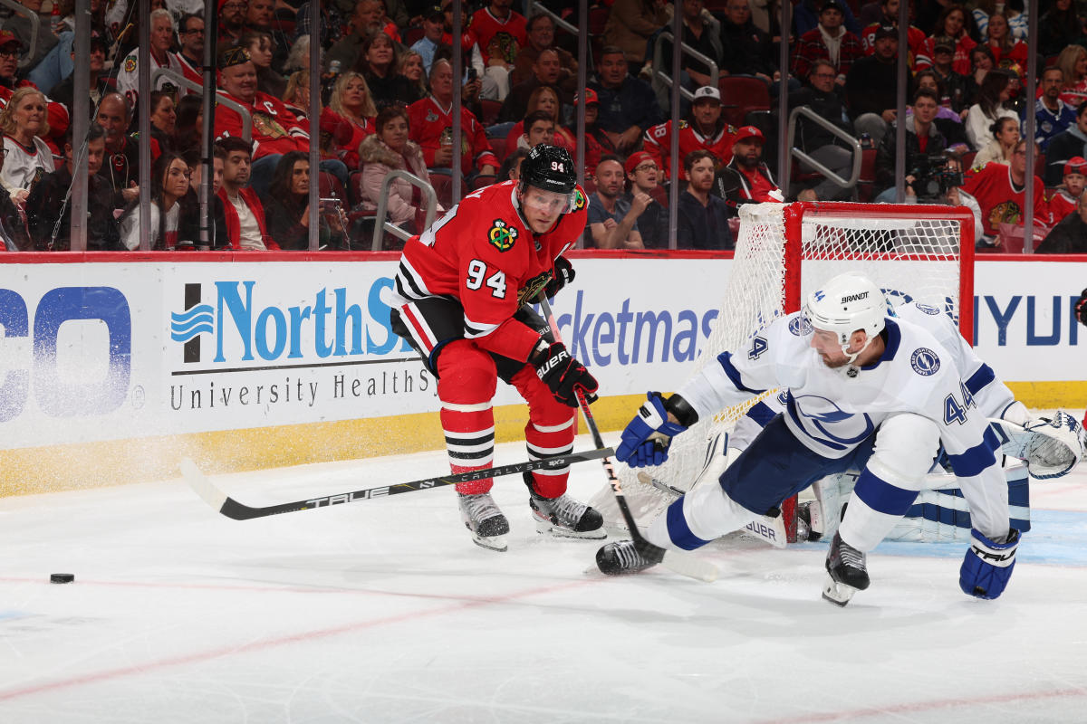 Lightning rächt sich an den Blackhawks, die mit 15 Schüssen das Saisontief erreichen