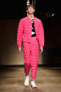 <p>Si eres muy friolento y un fanático de la moda arriesgada, no lo dudes y prueba un conjunto acolchado. Mira esta creación de Topman Design en color fucsia. Para chicos muy seguros de sí mismos. <em>Foto: Stuart C. Wilson/Getty Images </em> </p>