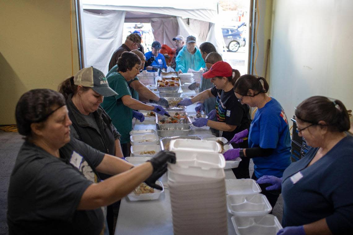 Volunteers with Mercy Chefs and the Hazel Green Food project work to serve hot meals, food supplies and water at The Hazel Green Food Project in Wolfe County, Ky., Thursday, January 19, 2023. Silas Walker/swalker@herald-leader.com