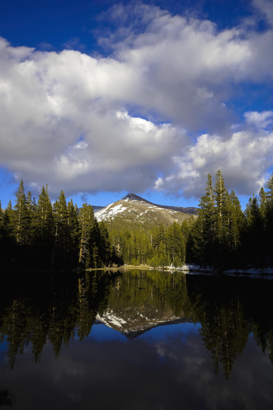 A mountain and lake in Yosemite National Park.