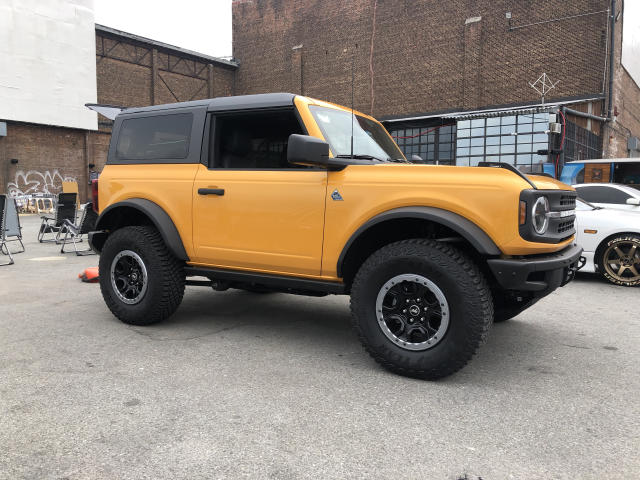 Here's Why The Base Ford Bronco Is The Most Enthusiastic One To Have