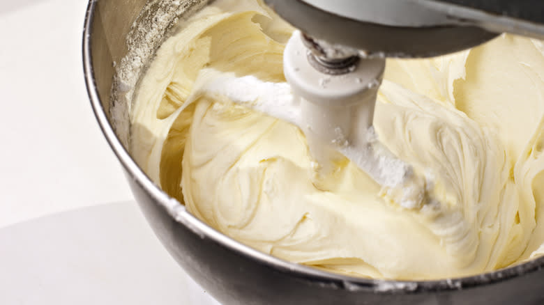 frosting mixing in mixer