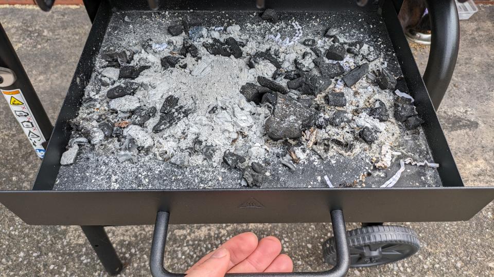 Remember to remove spent coals from the ash trap after using your grill.