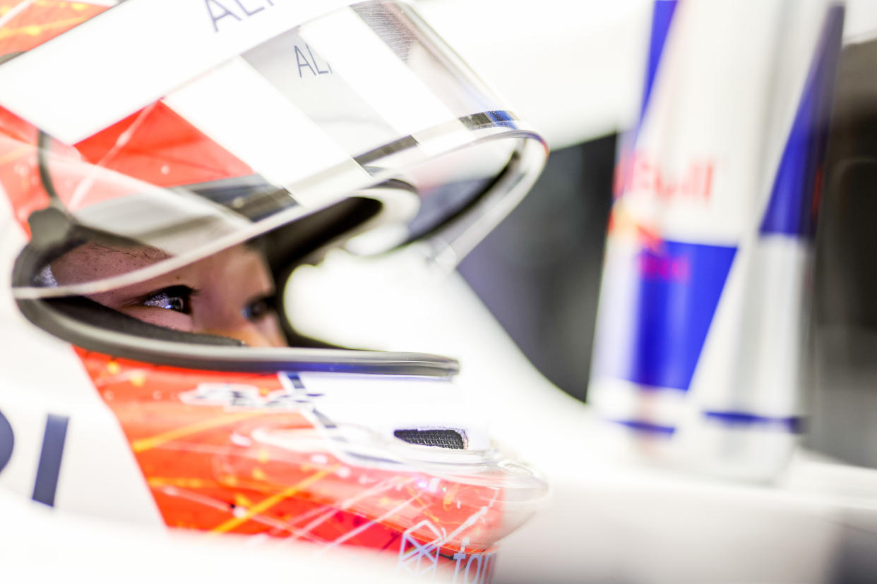 El piloto japonés Yuki Tsunoda de la escudería AlphaTauri durante las pruebas de clasificación antes del Gran Premio de F1 de Gran Bretaña en Silverstone el 2 de julio de 2022. (Foto: Peter Fox/Getty Images)