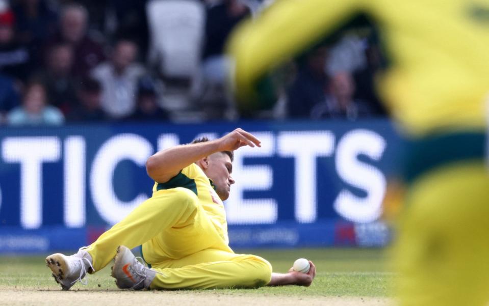 Aaron Hardie takes an outstanding catch to dismiss Ben Duckett.