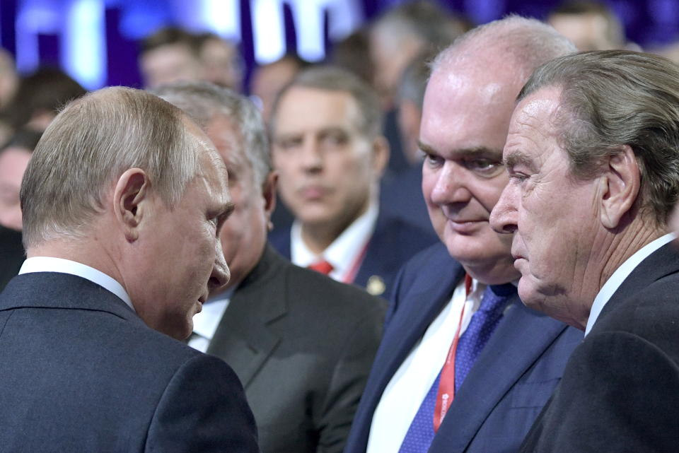 Vladimir Putin, front left, and Gerhard Schröder