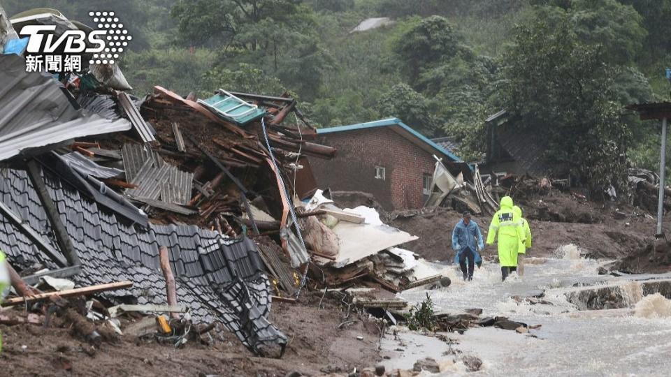 韓國各地豪雨成災。（圖／達志影像美聯社）