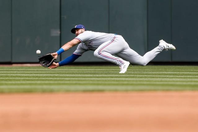 Joey Gallo makes incredible throw in Rangers loss