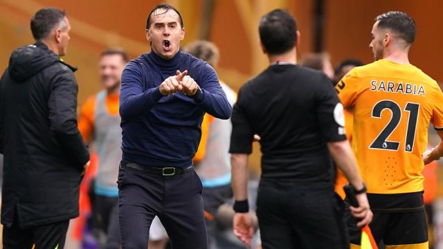 Julen Lopetegui reacts to assistant referee Gary Beswick during Wolves' defeat to Leeds. Credit: Alamy