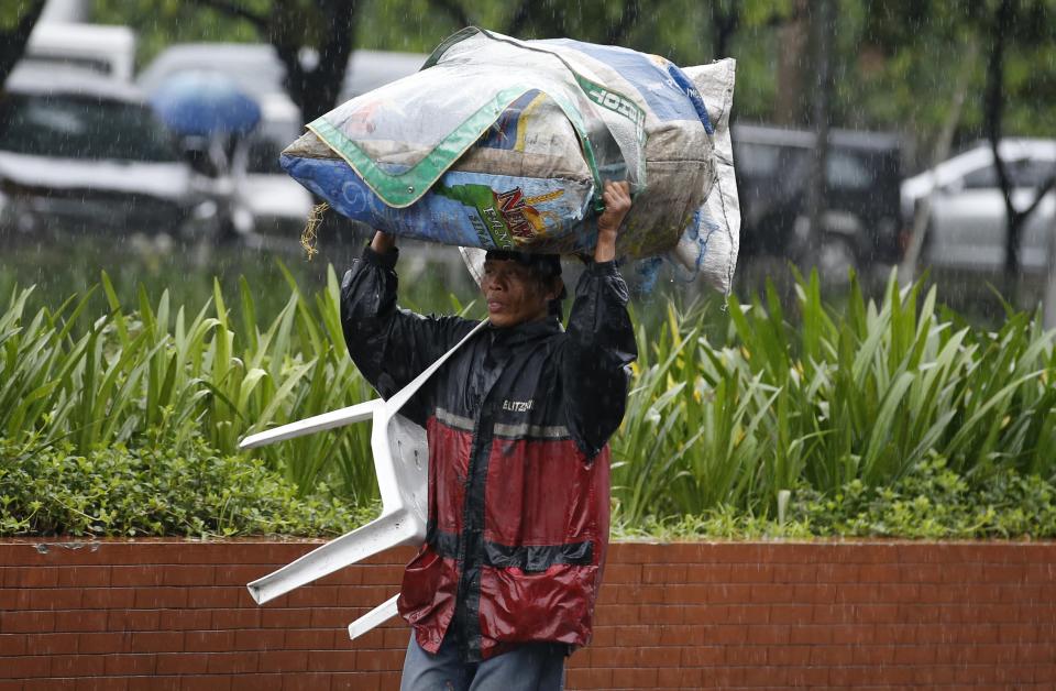 Typhoon Koppu pounds the Philippines