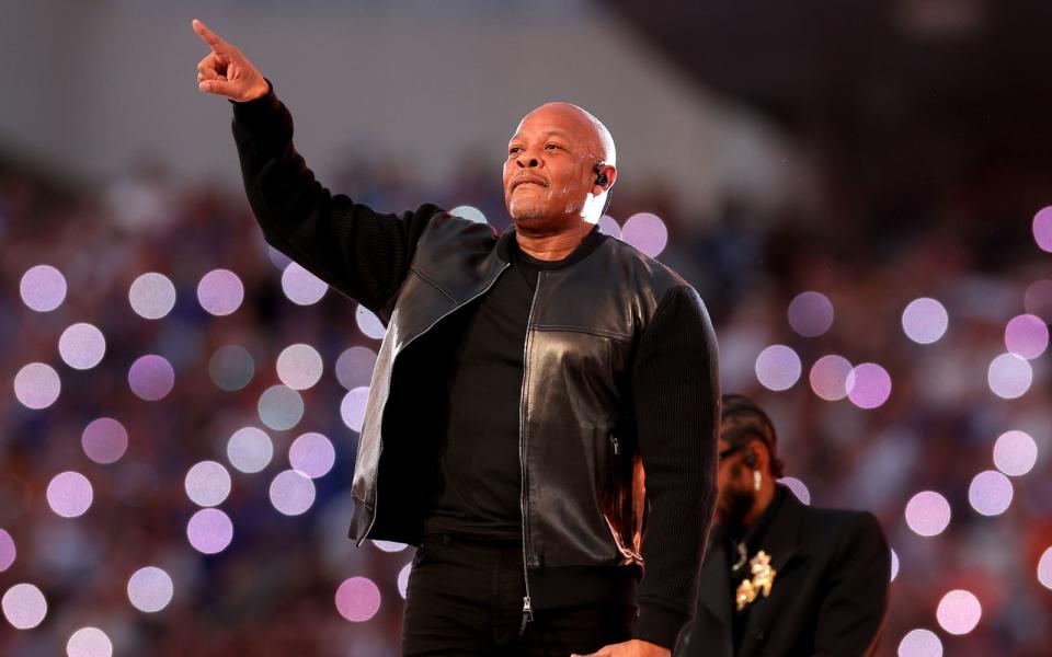 Zusammen mit anderen Rap-Größen trat Dr. Dre in diesem Jahr beim Super Bowl auf. 2023 bekommt Rihanna ihren großen Auftritt. (Bild: Kevin C. Cox / Getty Images)