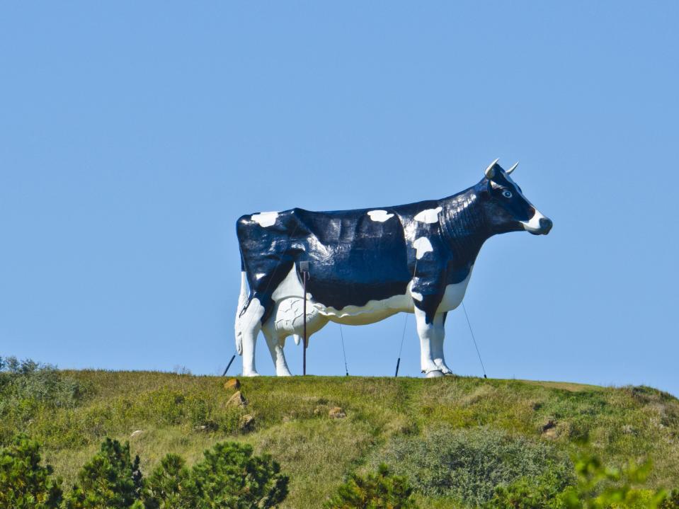 cow statue north dakota