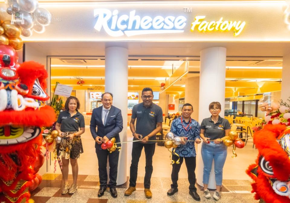 Richeese Factory - Grand opening at the Berjaya Times Square storefront