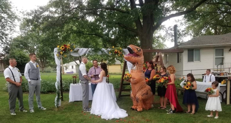 Texan woman Christina Meador rocked an interesting look to her sister's wedding day. Photo: Facebook/christina.a.meador