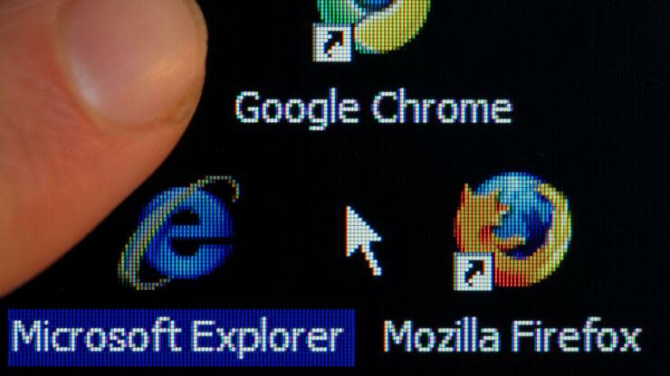 Logos von verschiedenen Internetbrowsern: Neben dem beliebten Chrome von Google ist Mozilla Firefox eine Alternative, die weniger Daten über den Nutzer sammelt. Foto: dpa