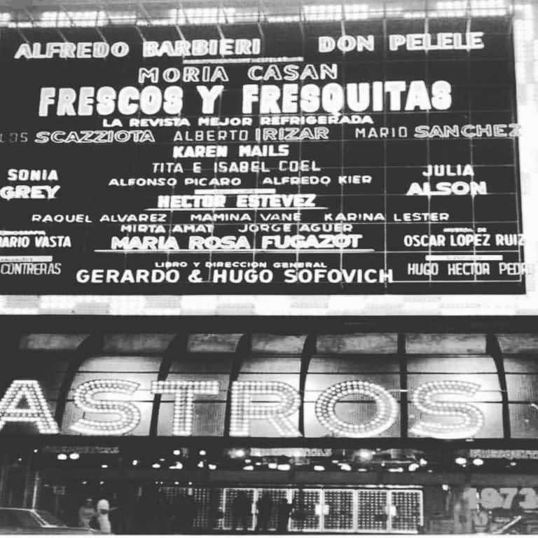 En 1973, Moria Casán, Alfredo Barbieri y Don Pelele encabezan el elenco de Frescos y fresquitas en el Astros, en la misma sala en donde Tita Merello protagonizó un fracasa, en donde Susana Giménez debutó como vedette y en donde, a lo largo de los años, Soda Stereo y Virus presentaron sus primeros LP