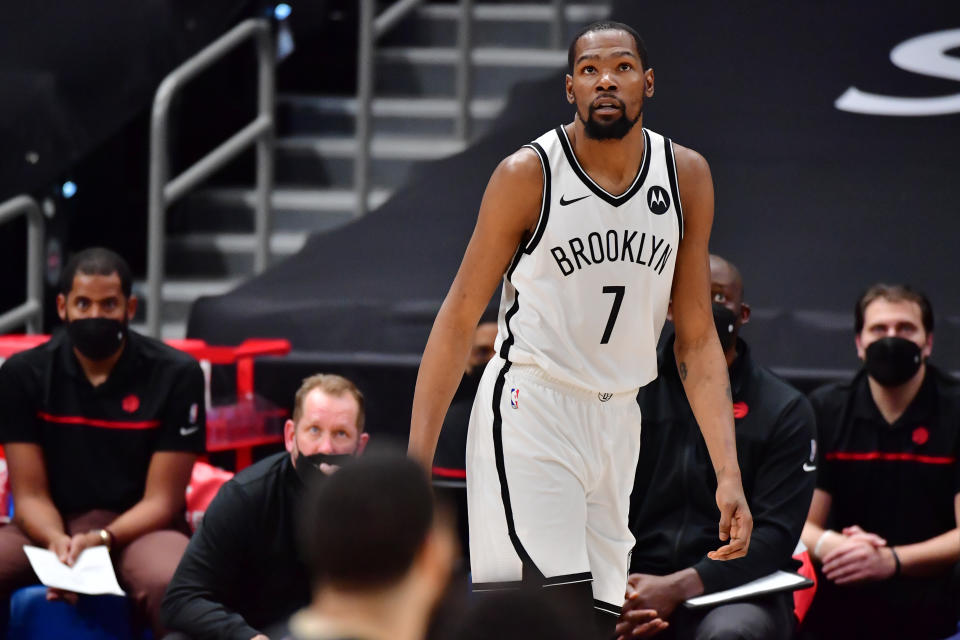  Kevin Durant tracks the ball during a the second half of a game.