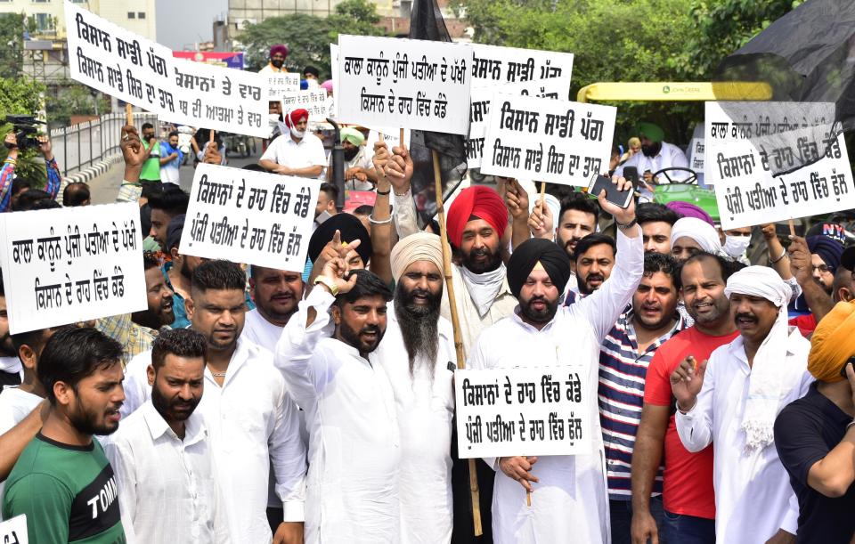 Congress Leader Navjot Sidhu Takes Out Protest March In Amritsar Against Farm Bills