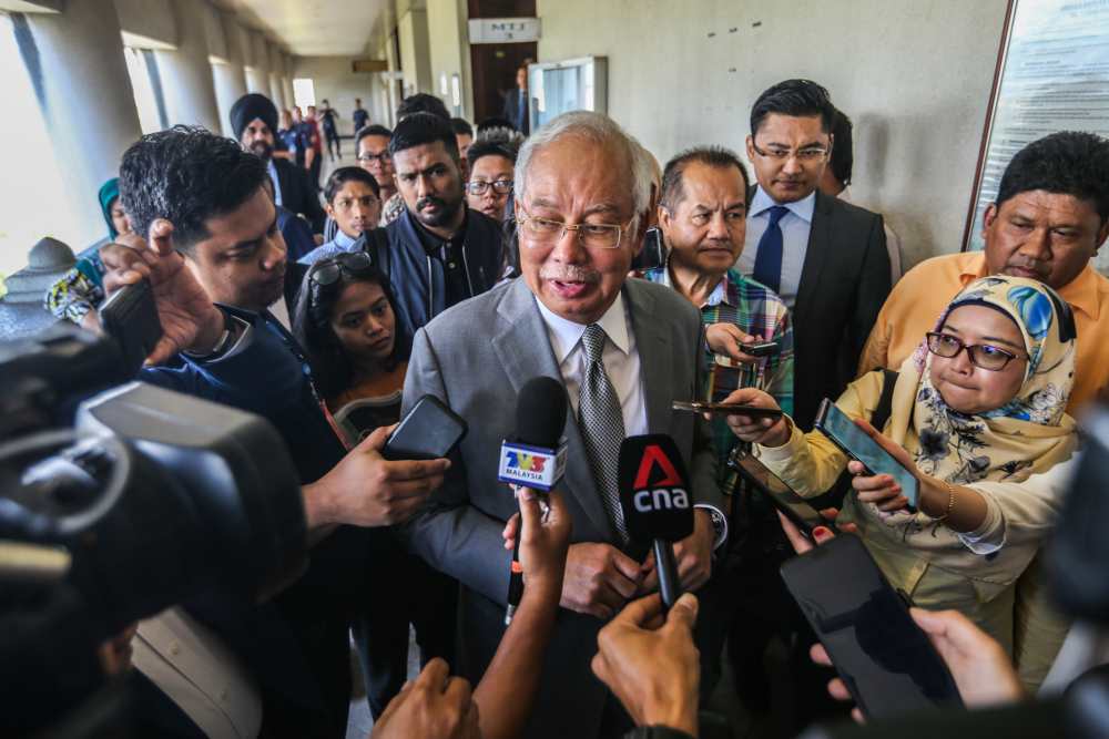 Datuk Seri Najib Razak speaks to reporters at the Kuala Lumpur High Court January 8, 2020. ― Picture by Firdaus Latif