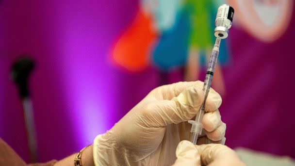 PHOTO: A medical worker prepares a Covid-19 vaccine booster at Hartford Hospital in Hartford, Conn., on Jan. 6, 2022. (Joseph Prezioso/AFP via Getty Images, FILE)