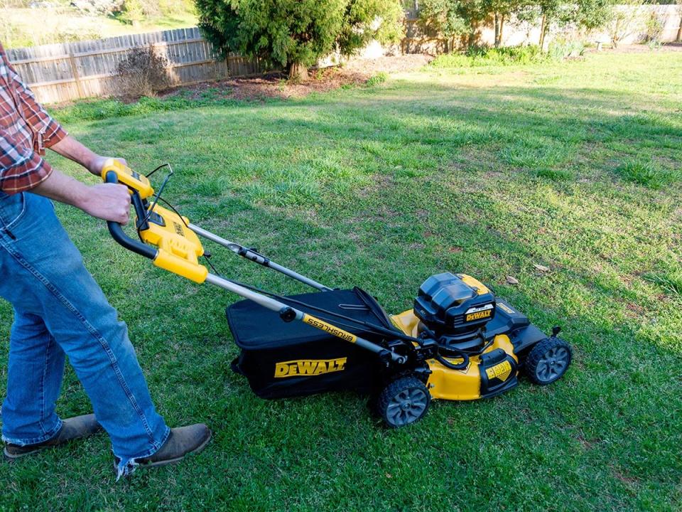 DeWalt Lawn Mower Review easy to use