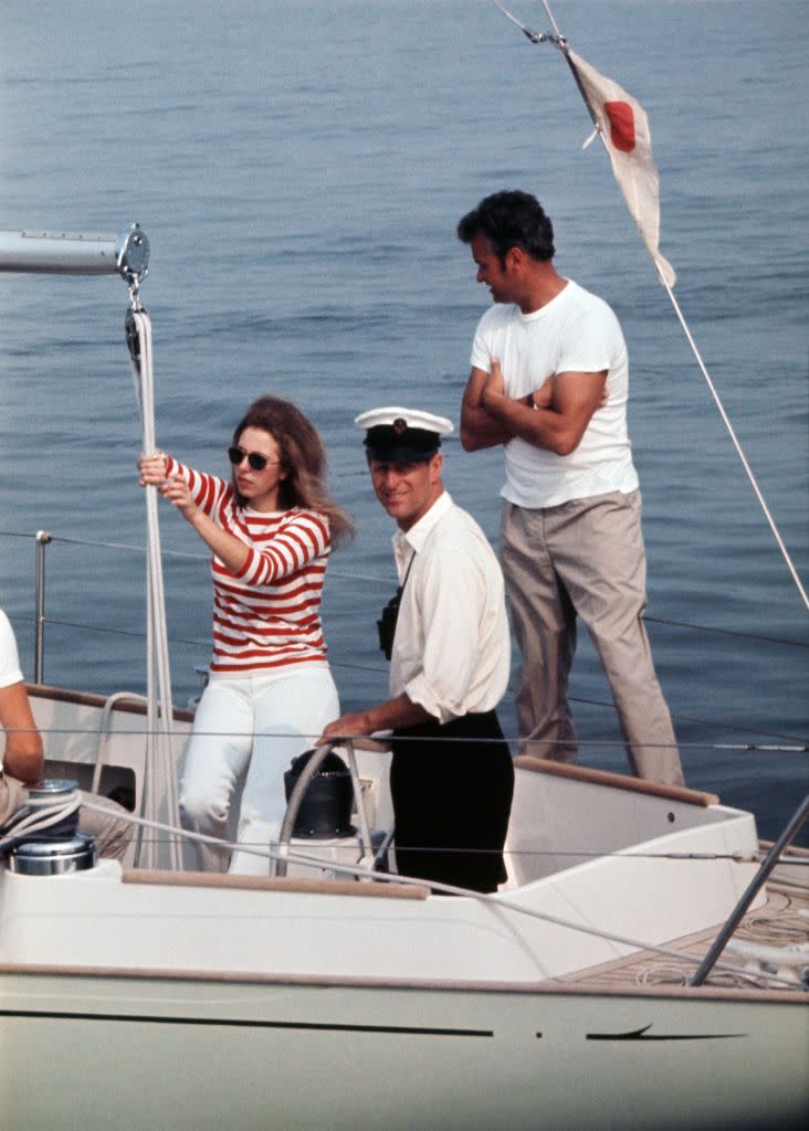 <p>More sailing, more chic 'fits. </p>