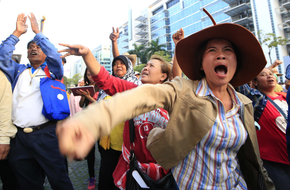 Angry Thai farmers react, after the talks with Finance Minister Kittirat Na Ranong, on the outskirts of Bangkok, Thailand, Monday, Feb. 17, 2014. Hundreds of disgruntled Thai farmers breached razor-wire barricades outside the prime minister's temporary office Monday to protest the government's delayed payments from last year's rice crops. (AP Photo/Wason Wanichakorn)