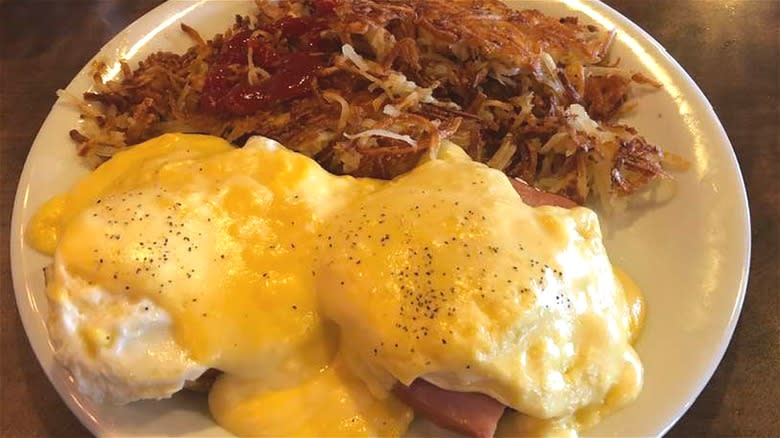 Eggs Benedict with hash browns