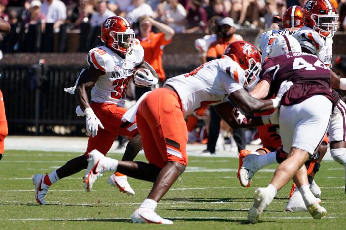 Bowling Green running back PaSean Wimberly (30) follows his teammates blocking as he scrambles for yardage as Mississippi State linebacker Jett Johnson (44) pursues during the first half of an NCAA college football game in Starkville, Miss., Saturday, Sept. 24, 2022. Mississippi State won 45-14. (AP Photo/Rogelio V. Solis)