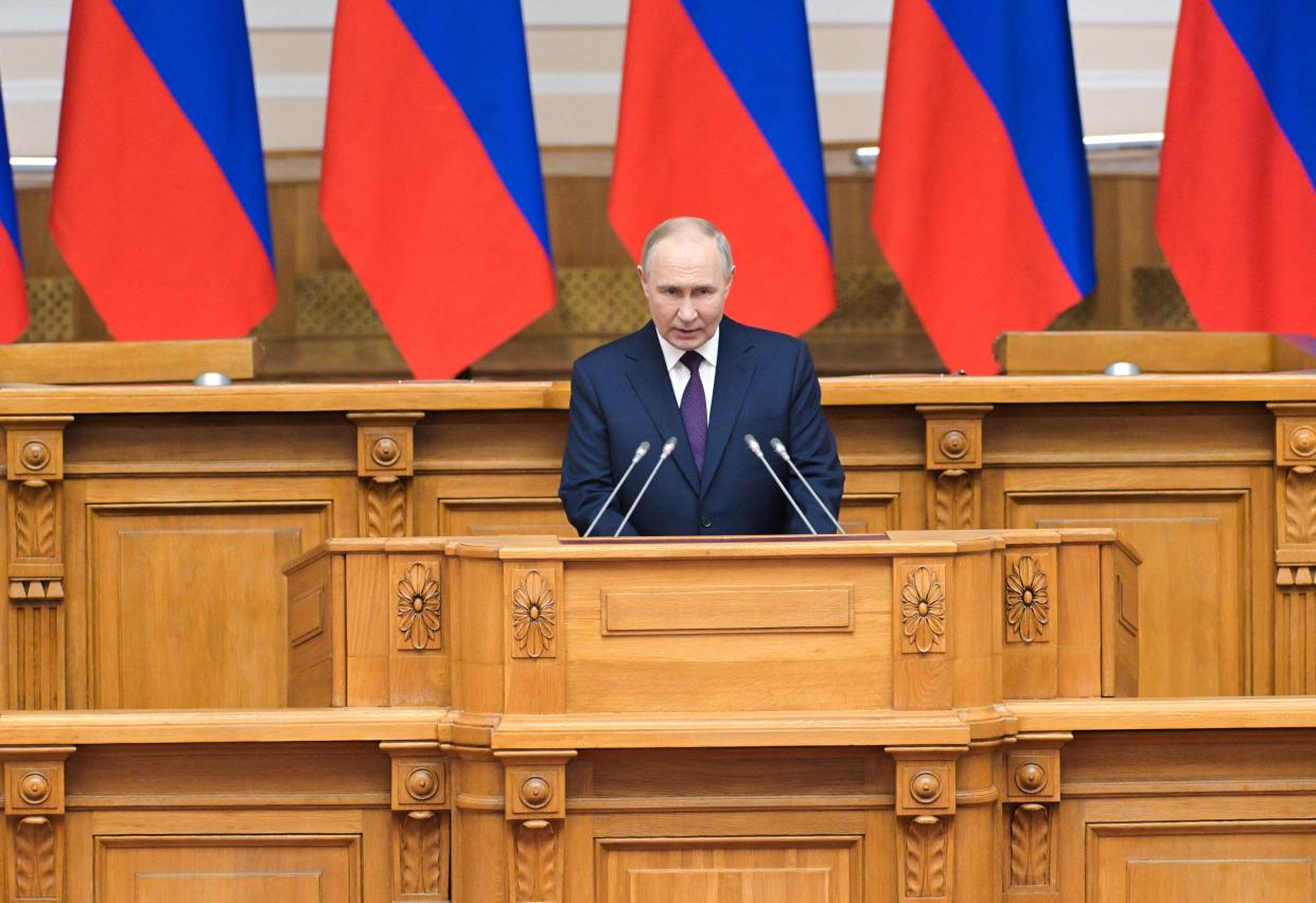 Le président russe Vladimir Poutine, ici à Saint-Pétersbourg, a ordonné ce lundi 6 mai la tenue d’exercices nucléaires après les « menaces occidentales ». 