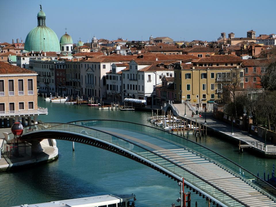 venice canals clear coronavirus