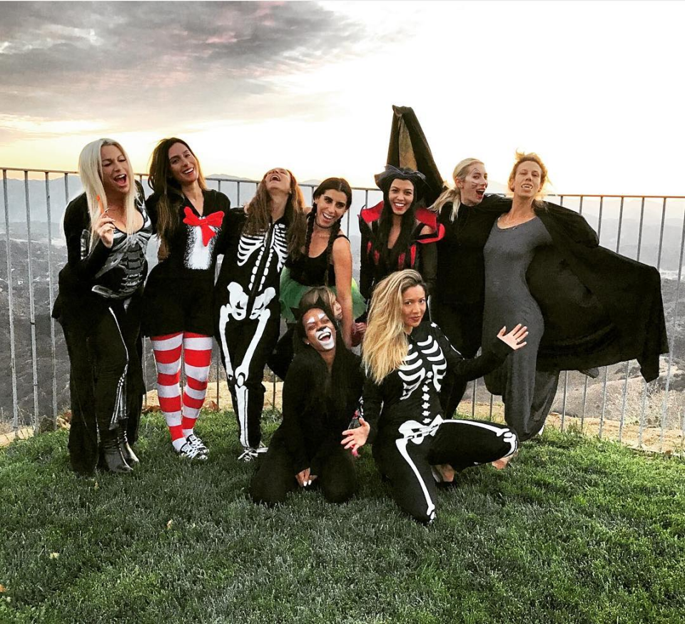 La mayor de las Kardashians ofreció una fiesta para celebrar el Día de las Brujas por adelantado.