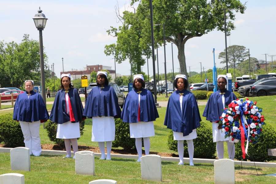 Nursing Honor Guard laying a wreath. Courtesy: U.S. Department of Veterans Affairs