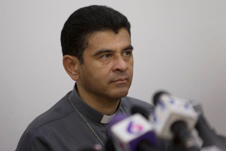 El gobierno de Nicaragua excarceló y desterró a Rolando Álvarez, condenado a 26 años de prisión por conspiración y otros delitos, y lo envió en un avión con destino al Vaticano, aseguró el obispo auxiliar de Managua, monseñor Silvio Báez, el domingo 14 de enero de 2024