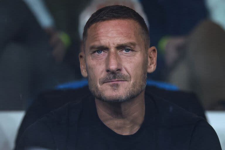 Francesco Totti, referente histórico de Roma, ahora es un asiduo espectador a los partidos del equipo