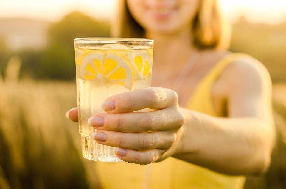 <p> ▲泡檸檬水時一定要放檸檬皮。（圖／Shutterstock）</p>
