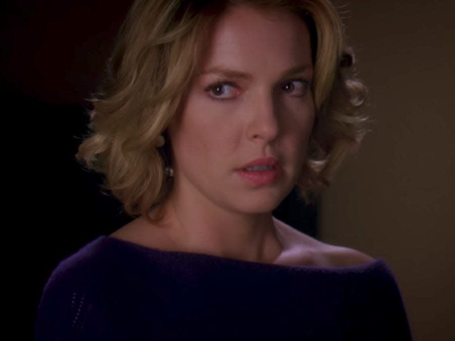 Katherine Heigl as Izzie in Greys Anatomy wearing a purple shirt