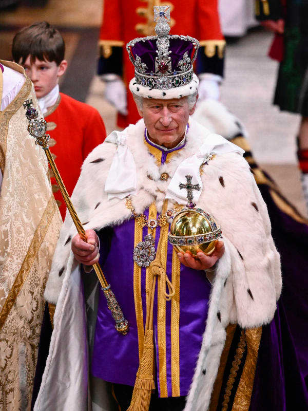Vestimenta Rey Carlos III