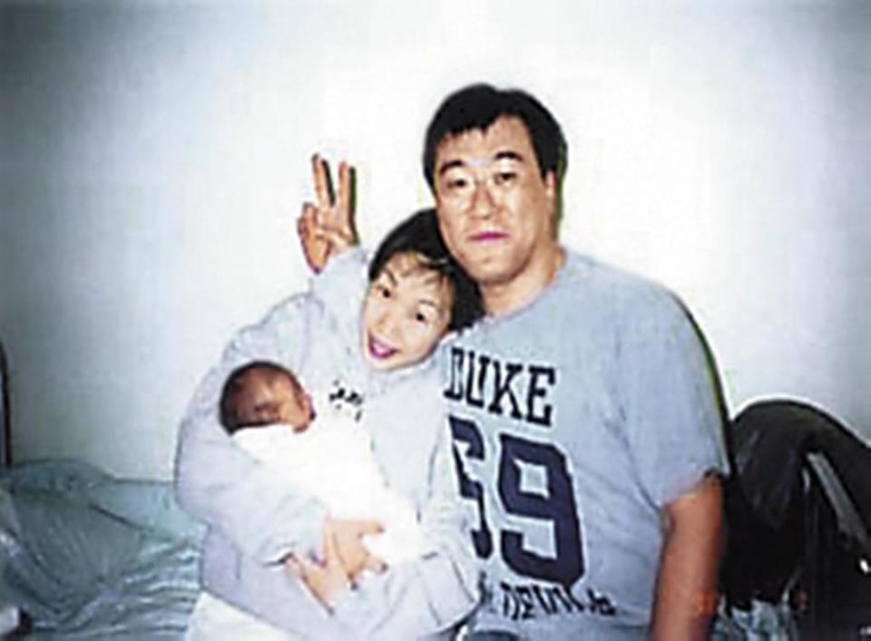 林憶蓮1998年剖腹生下與李宗盛（右）愛的結晶李喜兒，據傳為了女兒，單身的林憶蓮堅持不婚。（翻攝自網路）
