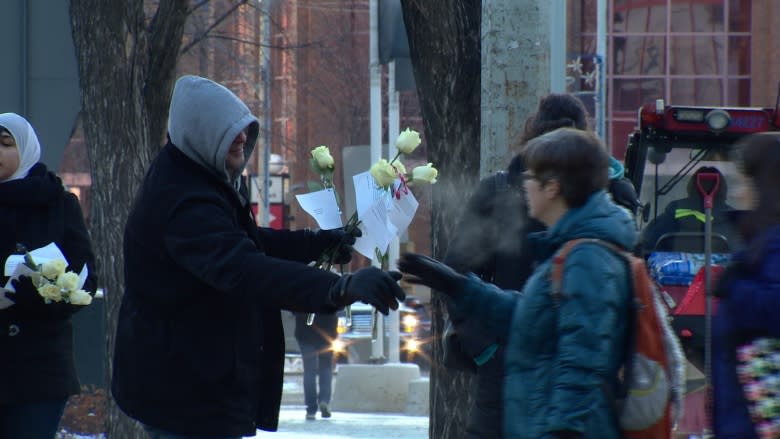 Muslims for Peace hand out roses in wake of negative news stories