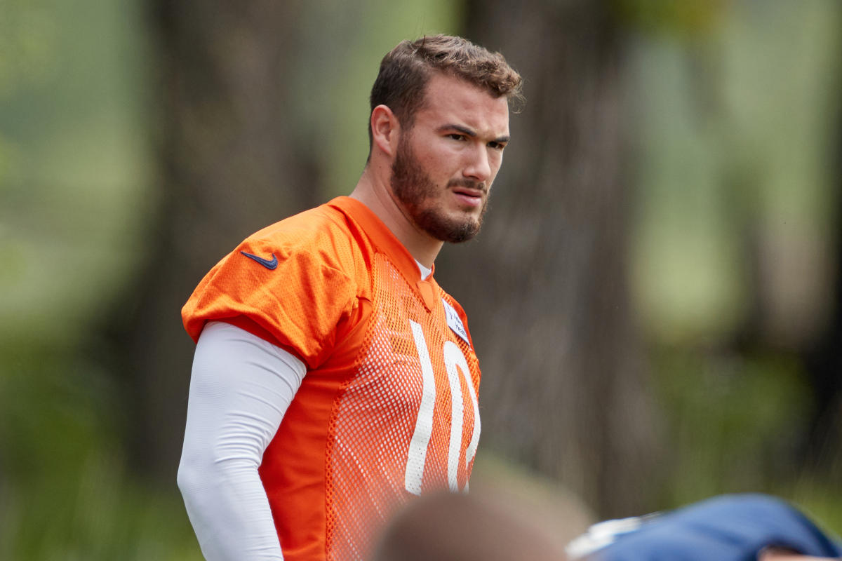 Bears trade up, draft Mitchell Trubisky - Sports Illustrated