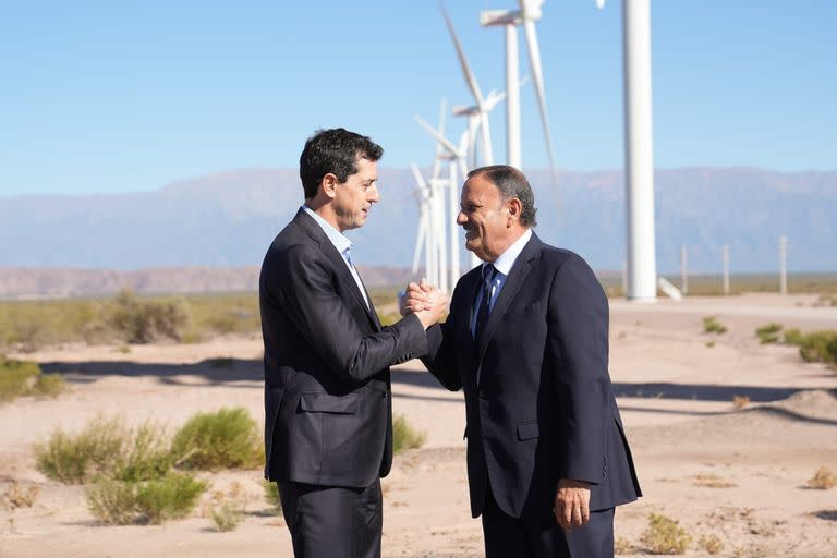 El ministro del Interior, Eduardo "Wado" de Pedro, junto al gobernador de La Rioja, Ricardo Quintela