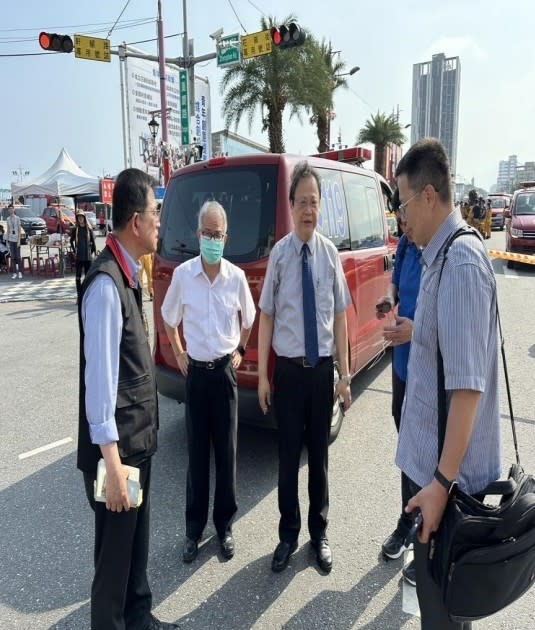 花蓮高分檢檢察長洪培根和花蓮地檢署檢察長郭景東趕赴現場勘災及慰問家屬。花蓮地檢署提供