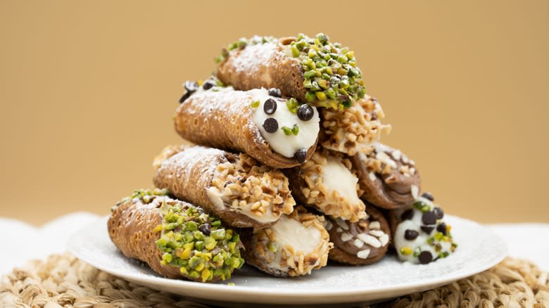 Plate of flavored cannoli