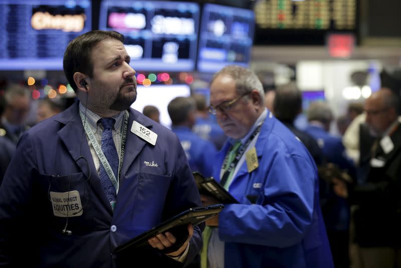 Traders work on the floor of the New York Stock Exchange December 1, 2015. REUTERS/Brendan McDermid